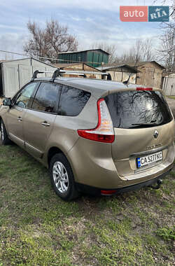 Минивэн Renault Grand Scenic 2013 в 