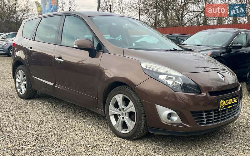 Минивэн Renault Grand Scenic 2011 в 