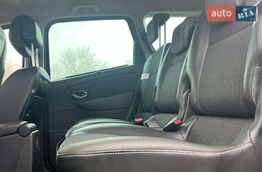Минивэн Renault Grand Scenic 2011 в 