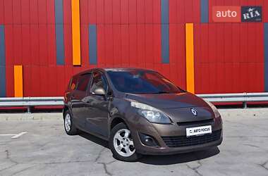 Минивэн Renault Grand Scenic 2010 в 