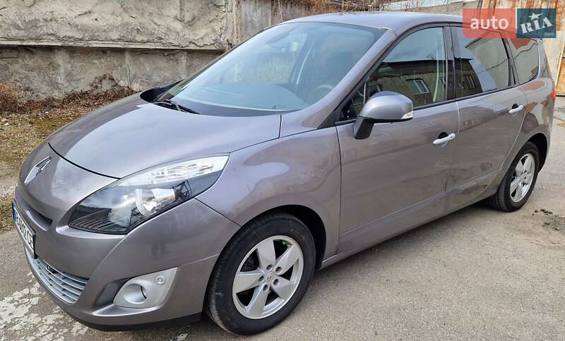 Минивэн Renault Grand Scenic 2011 в 