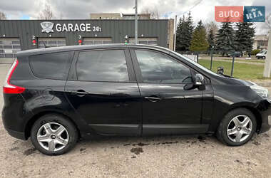 Минивэн Renault Grand Scenic 2012 в 