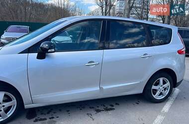Минивэн Renault Grand Scenic 2013 в 