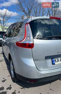 Минивэн Renault Grand Scenic 2013 в 