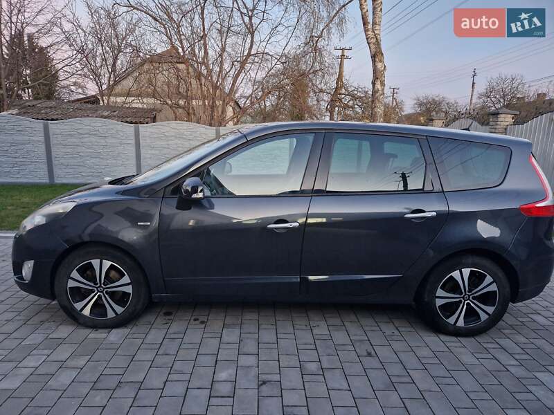 Минивэн Renault Grand Scenic 2011 в 