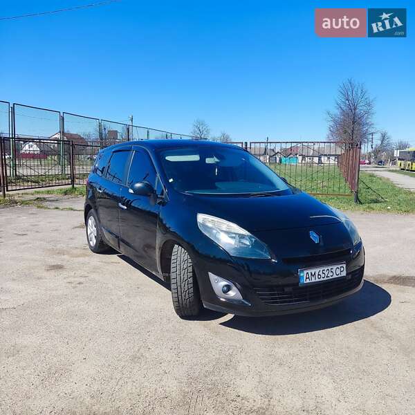 Минивэн Renault Grand Scenic 2011 в 