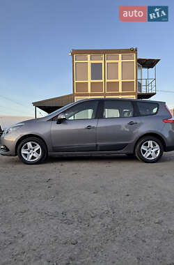 Минивэн Renault Grand Scenic 2013 в 