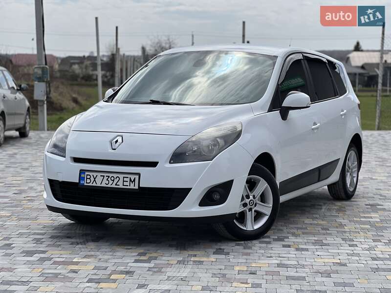 Минивэн Renault Grand Scenic 2009 в 