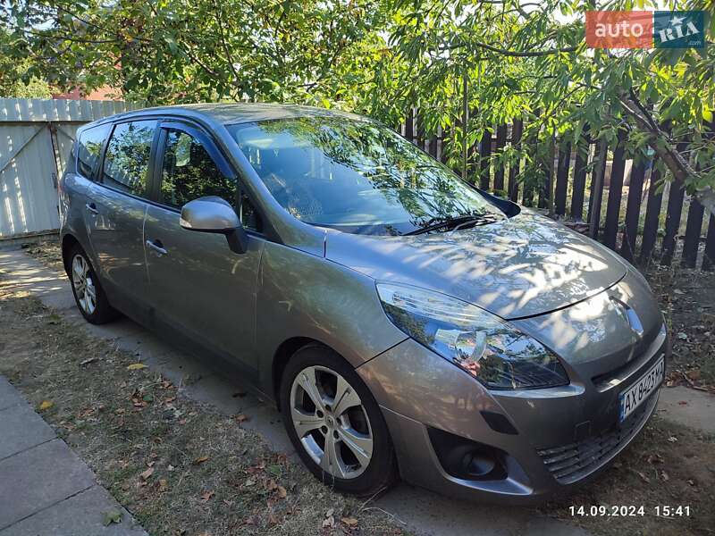 Минивэн Renault Grand Scenic 2009 в 
