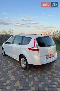 Минивэн Renault Grand Scenic 2012 в 