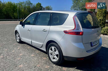 Минивэн Renault Grand Scenic 2011 в 