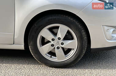 Минивэн Renault Grand Scenic 2011 в 