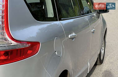 Минивэн Renault Grand Scenic 2011 в 