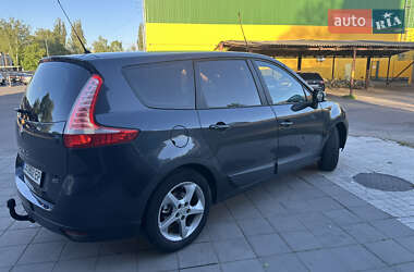 Минивэн Renault Grand Scenic 2010 в 