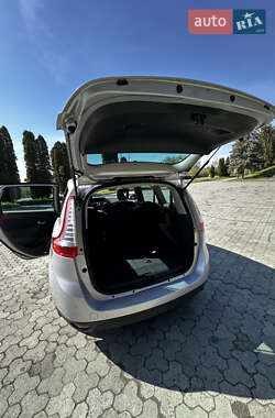 Минивэн Renault Grand Scenic 2010 в 