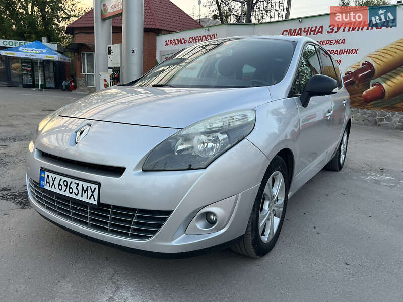 Минивэн Renault Grand Scenic 2010 в 