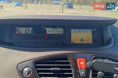 Минивэн Renault Grand Scenic 2011 в 