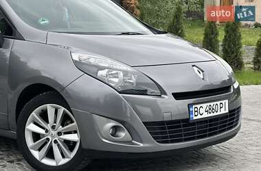 Минивэн Renault Grand Scenic 2011 в 