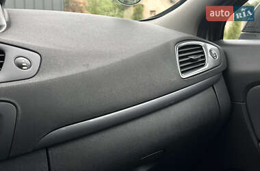 Минивэн Renault Grand Scenic 2011 в 