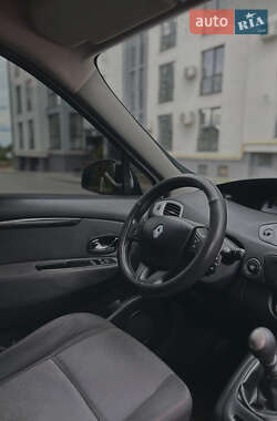 Минивэн Renault Grand Scenic 2013 в 