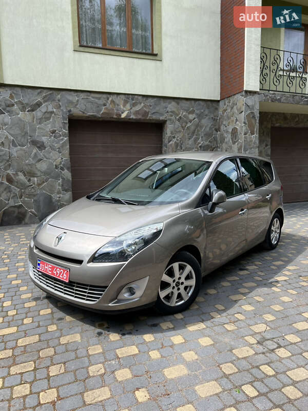 Минивэн Renault Grand Scenic 2009 в 