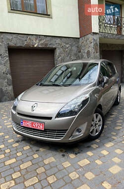Минивэн Renault Grand Scenic 2009 в 