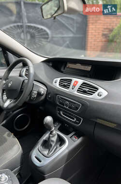Минивэн Renault Grand Scenic 2009 в 