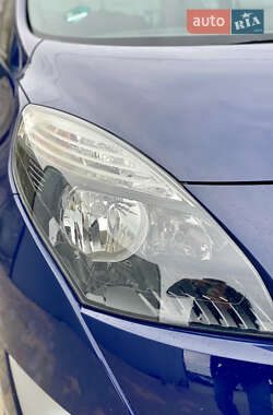 Минивэн Renault Grand Scenic 2009 в 