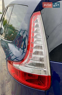 Минивэн Renault Grand Scenic 2009 в 