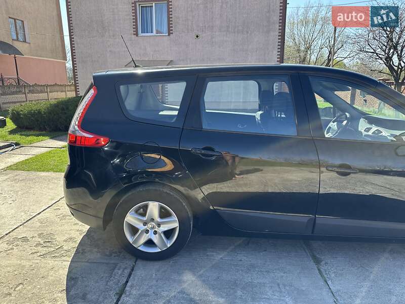 Минивэн Renault Grand Scenic 2013 в Ивано-Франковске