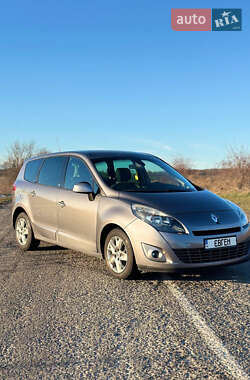 Минивэн Renault Grand Scenic 2011 в Буске