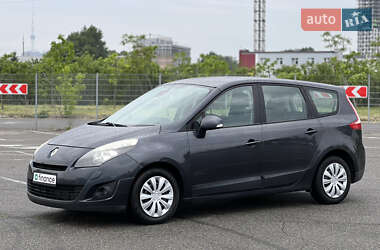Минивэн Renault Grand Scenic 2010 в 