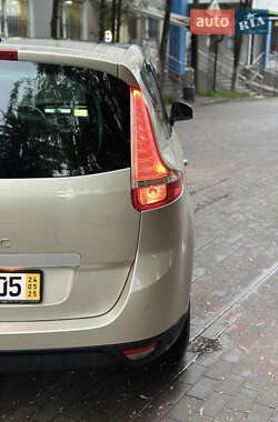Мінівен Renault Grand Scenic 2011 в 