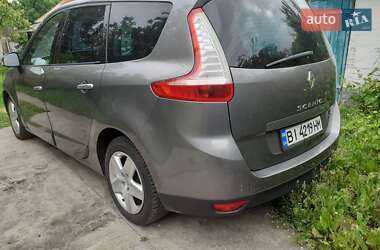 Минивэн Renault Grand Scenic 2011 в 