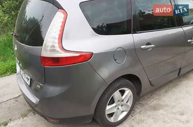 Минивэн Renault Grand Scenic 2011 в 