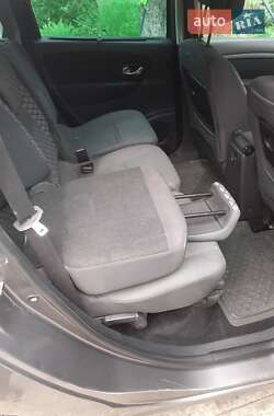 Минивэн Renault Grand Scenic 2011 в 