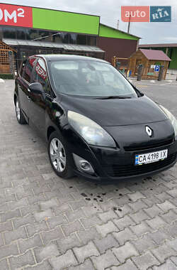 Минивэн Renault Grand Scenic 2011 в 