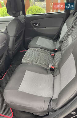 Минивэн Renault Grand Scenic 2011 в 