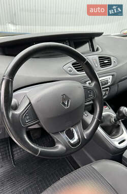 Минивэн Renault Grand Scenic 2015 в 