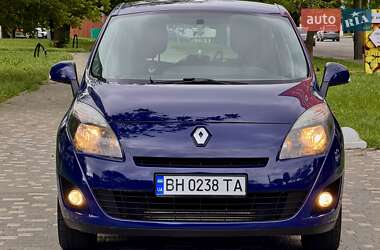 Минивэн Renault Grand Scenic 2010 в 