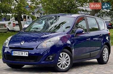 Минивэн Renault Grand Scenic 2010 в 