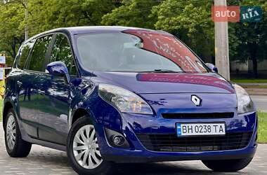 Минивэн Renault Grand Scenic 2010 в 