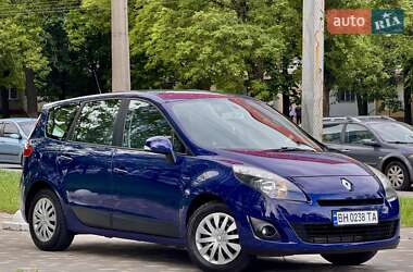 Минивэн Renault Grand Scenic 2010 в 