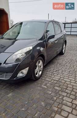 Минивэн Renault Grand Scenic 2011 в 