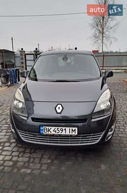 Минивэн Renault Grand Scenic 2011 в 