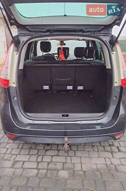 Минивэн Renault Grand Scenic 2011 в 