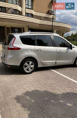 Минивэн Renault Grand Scenic 2012 в 