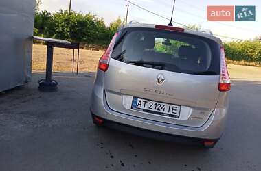 Минивэн Renault Grand Scenic 2016 в 