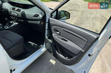 Минивэн Renault Grand Scenic 2011 в 