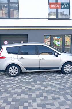 Минивэн Renault Grand Scenic 2010 в 